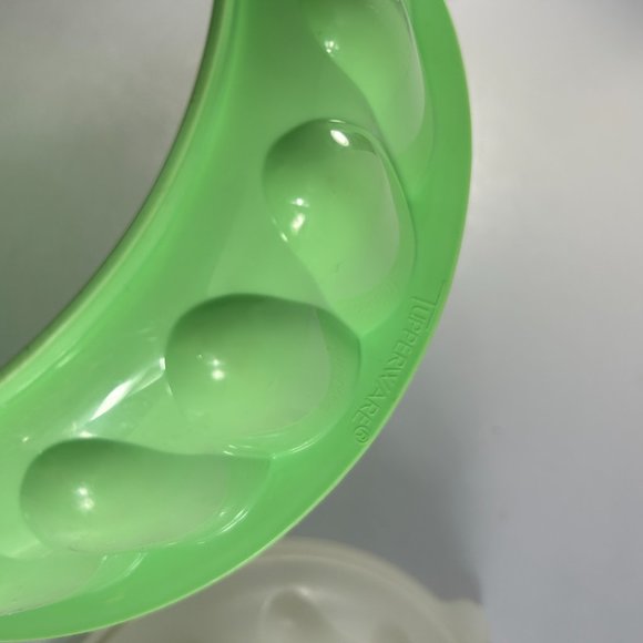 Vintage Tupperware Jello Molds Set of 2 Missing a Lid Green White Dessert Ring - Picture 5 of 10